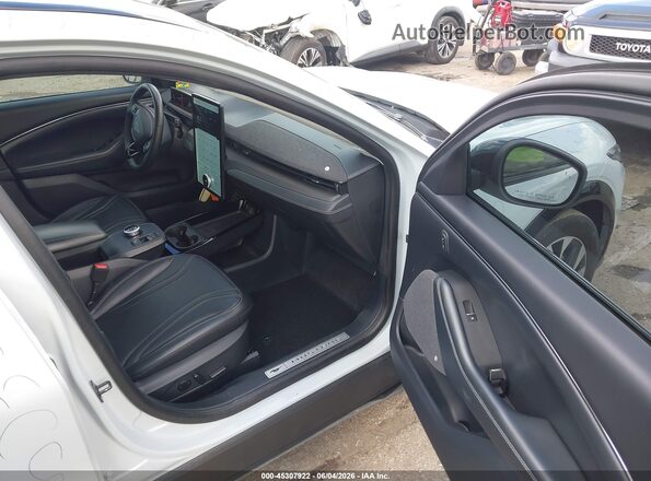 3FMTK3SU7MMA01346 2021 FORD MUSTANG MACH-E White Widok wnętrza z przodu