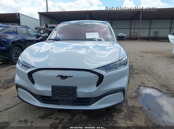 3FMTK3SU7MMA01346 2021 FORD MUSTANG MACH-E White Widok wnętrza z tyłu
