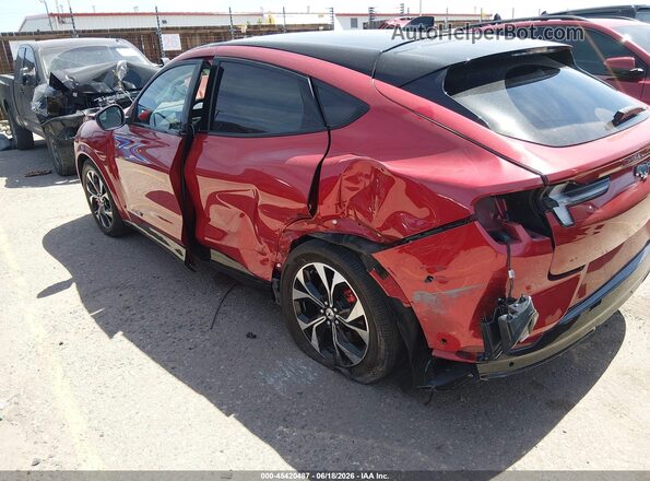 3FMTK3SU8MMA10878 2021 FORD MUSTANG MACH-E Red Widok z przodu