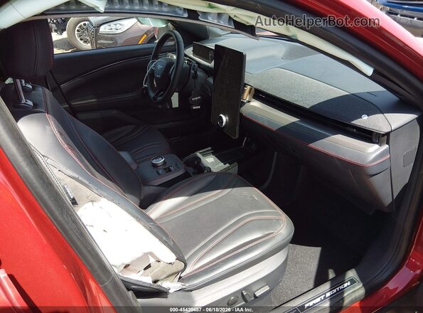 3FMTK3SU8MMA10878 2021 FORD MUSTANG MACH-E Red Widok wnętrza z przodu