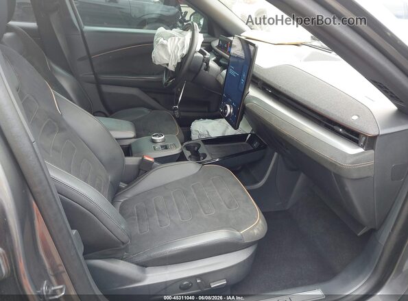 3FMTK4SE1PMA54367 2023 FORD MUSTANG MACH-E Gray წინა სალონის ხედი