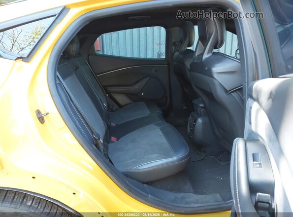 3FMTK4SX1MME03718 2021 FORD MUSTANG MACH-E Yellow Widok naklejki z numerem VIN