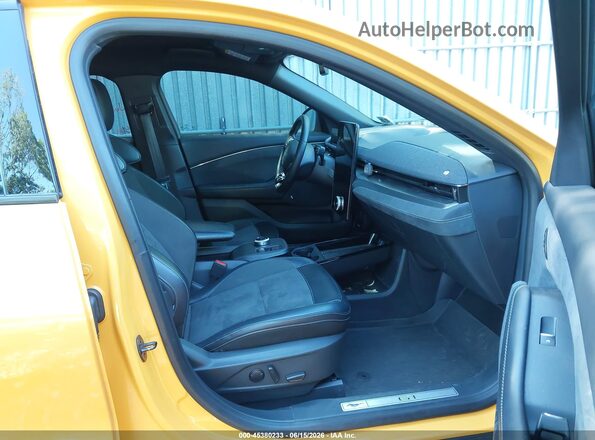 3FMTK4SX1MME03718 2021 FORD MUSTANG MACH-E Yellow Widok wnętrza z przodu