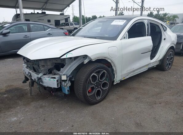 3FMTK4SX4RMA10951 2024 FORD MUSTANG MACH-E White Vista tres cuartos delantera izquierda