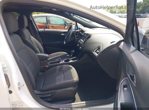 3G1BE6SM8HS532381 2017 CHEVROLET CRUZE Белый Вид салона спереди