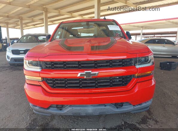 3GCPCPEC7JG269675 2018 CHEVROLET SILVERADO Red Widok zestawu wskaźników