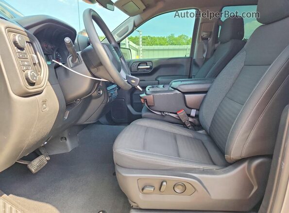 3GCUDCED2RG113010 2024 CHEVROLET SILVERADO Silver Front interior view