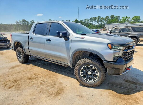 3GCUDHE80RG163582 2024 CHEVROLET SILVERADO Silver Przód prawy