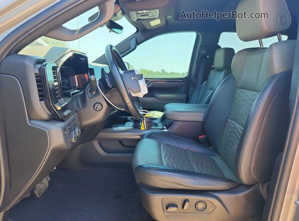 3GCUDHE80RG163582 2024 CHEVROLET SILVERADO Silver Widok wnętrza z przodu