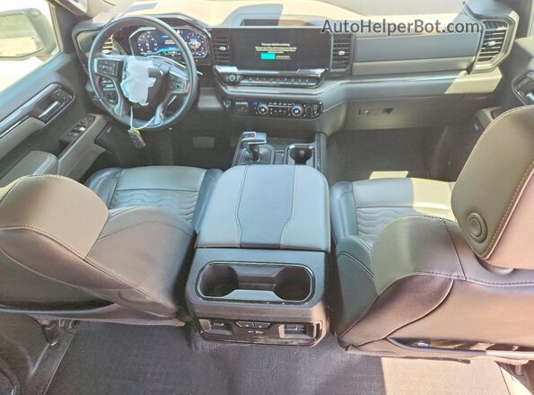 3GCUDHE80RG163582 2024 CHEVROLET SILVERADO Silver Widok deski rozdzielczej