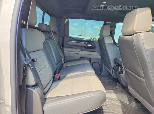 3GCUKHE8XTG199423 2026 CHEVROLET SILVERADO Tan Widok tylnych siedzeń