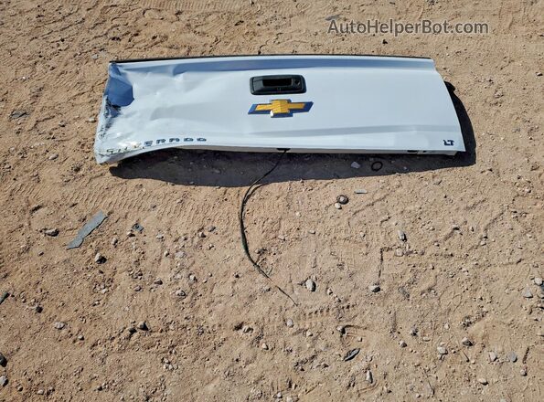 3GCUKREC0JG431759 2018 CHEVROLET SILVERADO White Engine compartment view