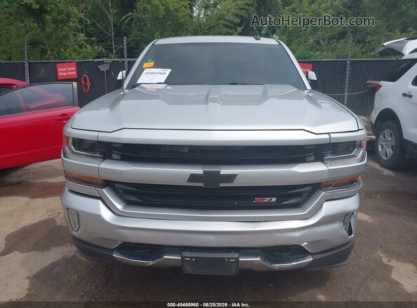 3GCUKREC4HG115727 2017 CHEVROLET SILVERADO Серебряный Вид щитка приборов