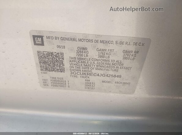 3GCUKREC4JG425849 2018 CHEVROLET SILVERADO Silver Widok komory silnika
