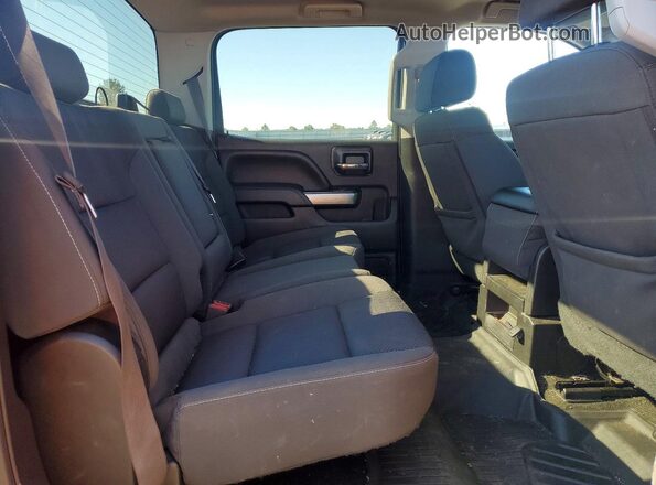 3GCUKREC5HG167772 2017 CHEVROLET SILVERADO Red Widok tylnych siedzeń