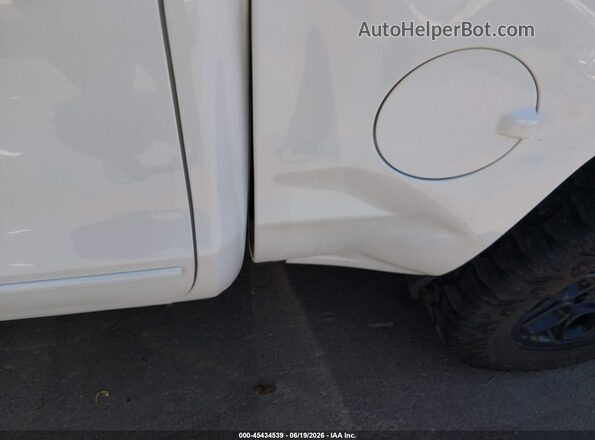 3GCUKREC6HG319588 2017 CHEVROLET SILVERADO White Widok z przodu