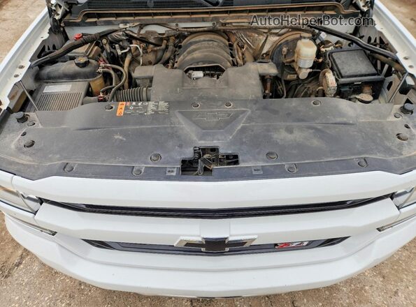 3GCUKREC8HG486079 2017 CHEVROLET SILVERADO Белый Вид задней части салона