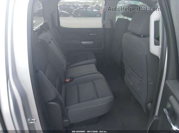 3GCUKREC8JG583062 2018 CHEVROLET SILVERADO Silver Vista de la etiqueta del VIN