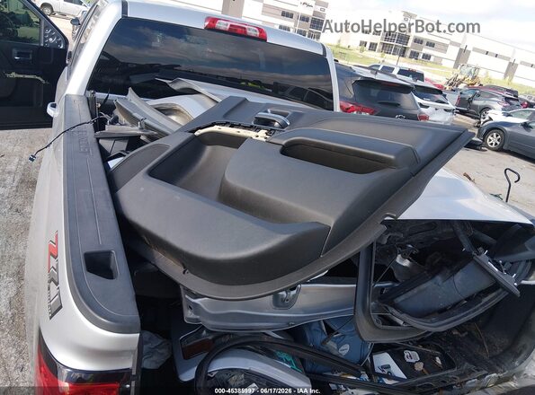 3GCUKREC8JG583062 2018 CHEVROLET SILVERADO Silver Vista del cuadro de instrumentos