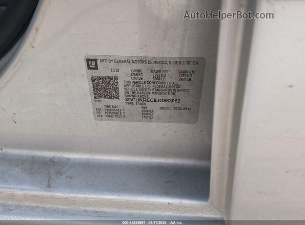 3GCUKREC8JG583062 2018 CHEVROLET SILVERADO Silver Vista del compartimento del motor