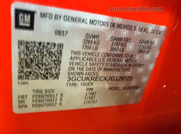 3GCUKRECXJG129721 2018 CHEVROLET SILVERADO Red Vista del compartimento del motor