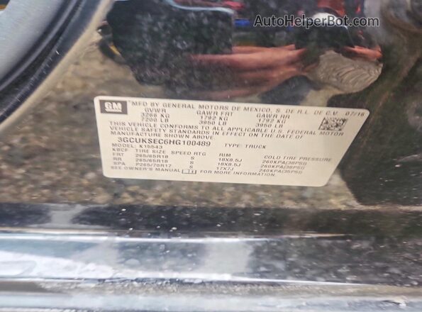 3GCUKSEC6HG100489 2017 CHEVROLET SILVERADO Black Widok komory silnika