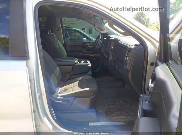 3GCUYDET0NG218477 2022 CHEVROLET SILVERADO Серебряный Вид салона спереди