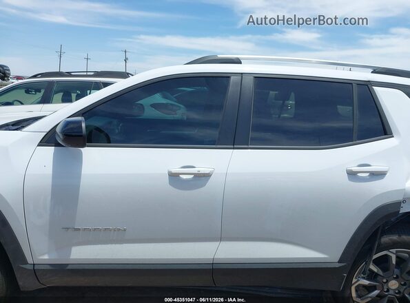 3GKALMEG9TL470001 2026 GMC TERRAIN White Widok wnętrza z tyłu