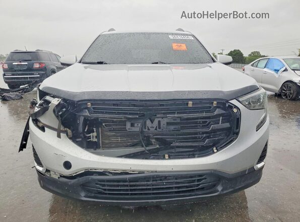 3GKALMEV0JL325554 2018 GMC TERRAIN Серебряный Вид спереди