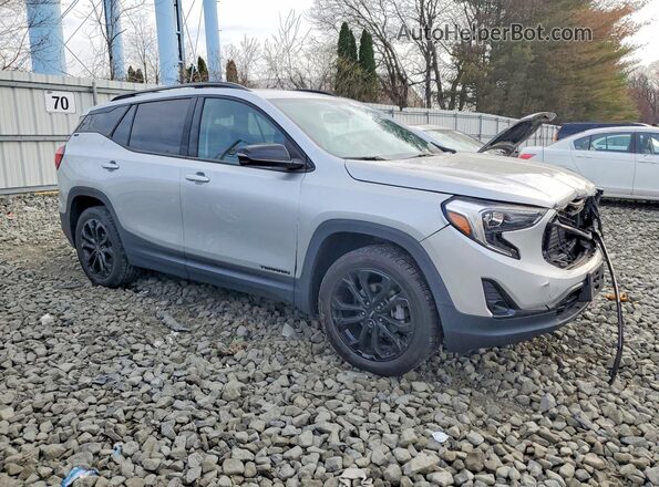 3GKALVEVXLL300735 2020 GMC TERRAIN Silver Delantero derecho