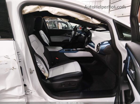 3GN7DNRP7TS131513 2026 CHEVROLET EQUINOX White Սալոնի դիմացի տեսք