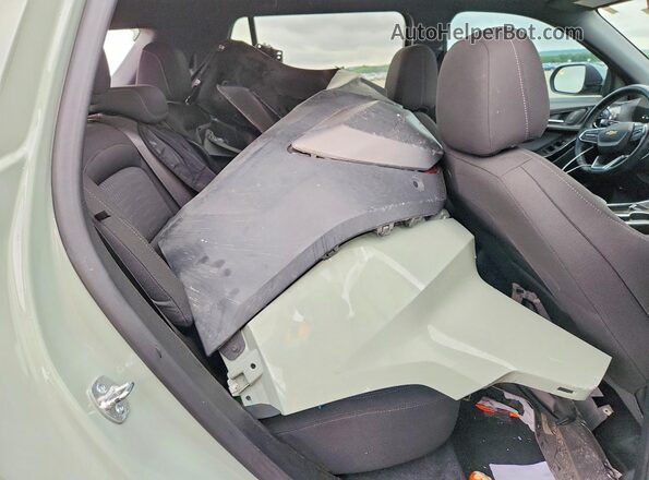 3GNAXHEG1SL261817 2025 CHEVROLET EQUINOX Green Rear interior view