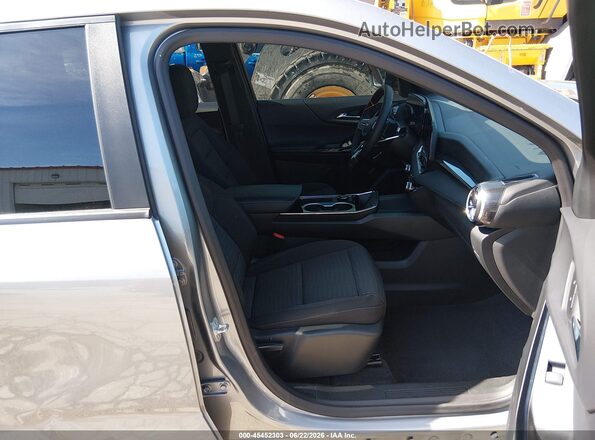 3GNAXHEG2TL153305 2026 CHEVROLET EQUINOX Silver Widok wnętrza z przodu