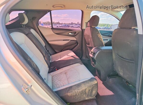 3GNAXHEV4JS635842 2018 CHEVROLET EQUINOX Silver Rear interior view