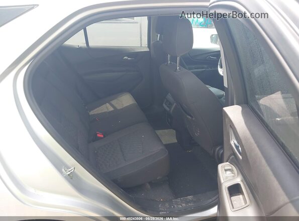 3GNAXJEV8JS599693 2018 CHEVROLET EQUINOX Серебряный 