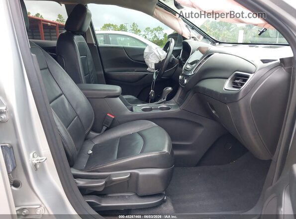 3GNAXLEX4LS733924 2020 CHEVROLET EQUINOX Silver Widok wnętrza z przodu