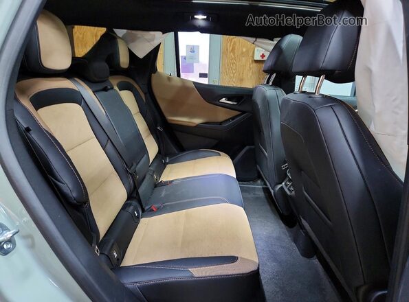 3GNAXSEG8SL137122 2025 CHEVROLET EQUINOX Green Rear interior view
