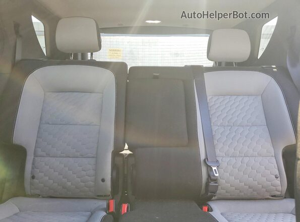 3GNAXSEV0JS593702 2018 CHEVROLET EQUINOX Gray Widok tylnych siedzeń