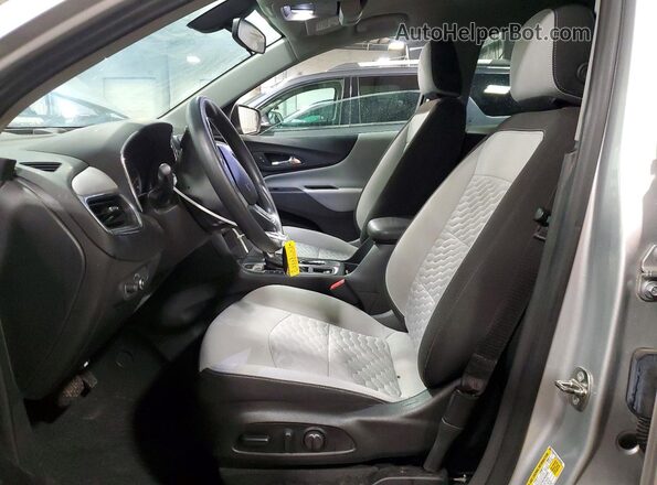 3GNAXSEV1JS585656 2018 CHEVROLET EQUINOX Серебряный Вид салона спереди