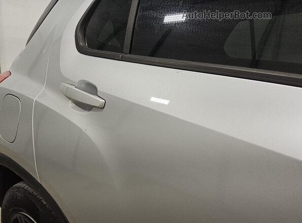 3GNCJKSB2LL135578 2020 CHEVROLET TRAX Silver 