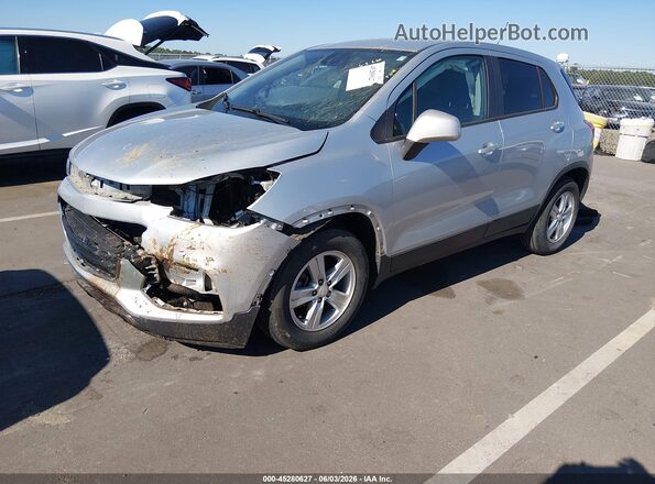 3GNCJKSB2LL296979 2020 CHEVROLET TRAX Silver Առջևի ձախ երեք քառորդ տեսարան