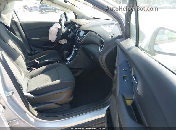 3GNCJKSB2LL296979 2020 CHEVROLET TRAX Silver Սալոնի դիմացի տեսք