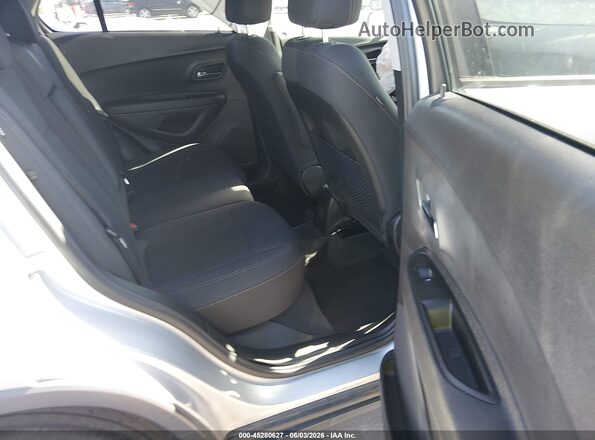 3GNCJKSB2LL296979 2020 CHEVROLET TRAX Silver VIN կոդի պիտակի տեսք
