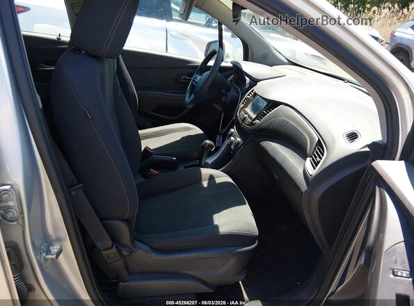3GNCJKSB3HL253534 2017 CHEVROLET TRAX Серебряный Вид салона спереди