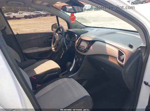3GNCJKSB5HL200043 2017 CHEVROLET TRAX Белый Вид салона спереди