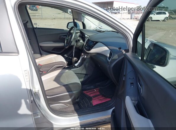3GNCJKSBXLL137336 2020 CHEVROLET TRAX Silver Vista interior delantera