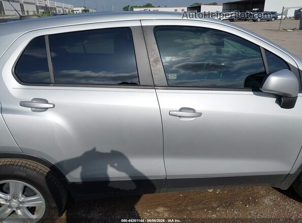 3GNCJKSBXLL137336 2020 CHEVROLET TRAX Silver Vista interior trasera