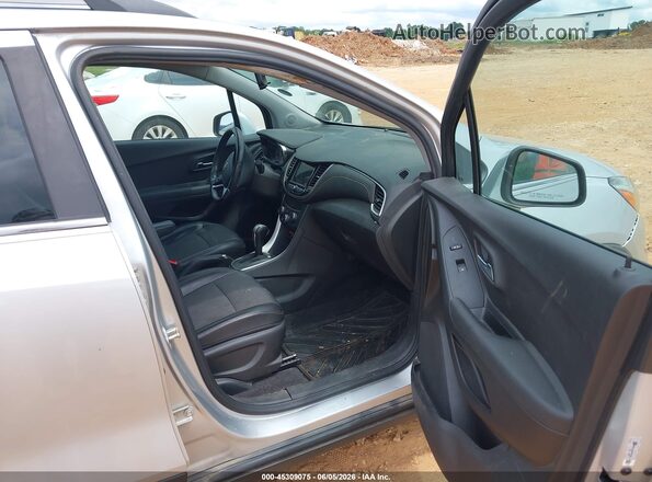 3GNCJLSB4JL212583 2018 CHEVROLET TRAX Silver Սալոնի դիմացի տեսք