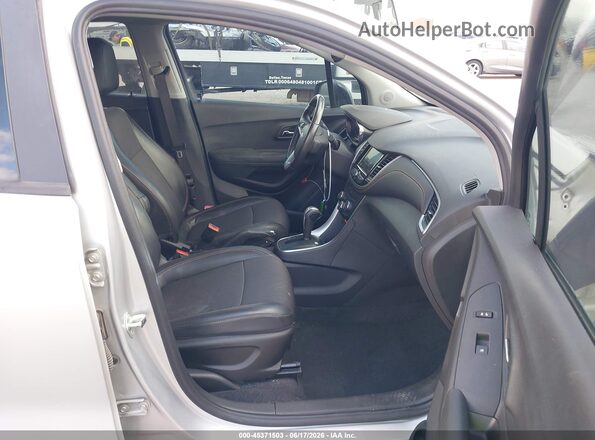 3GNCJLSB6LL121687 2020 CHEVROLET TRAX Silver Front interior view