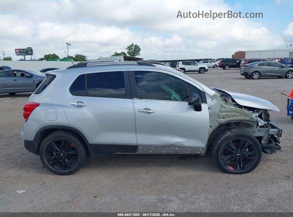 3GNCJLSB6LL121687 2020 CHEVROLET TRAX Silver Rear interior view